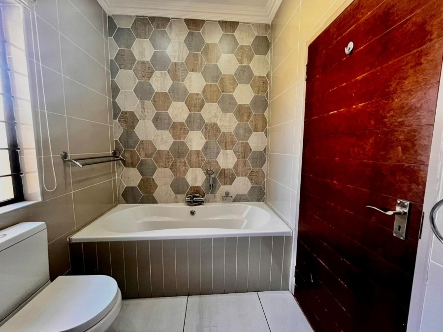 4 Bedroom Property for Sale in Donkerhoek A H North West